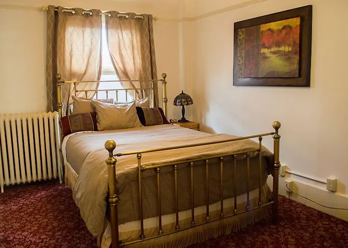 Van Gilder Hotel